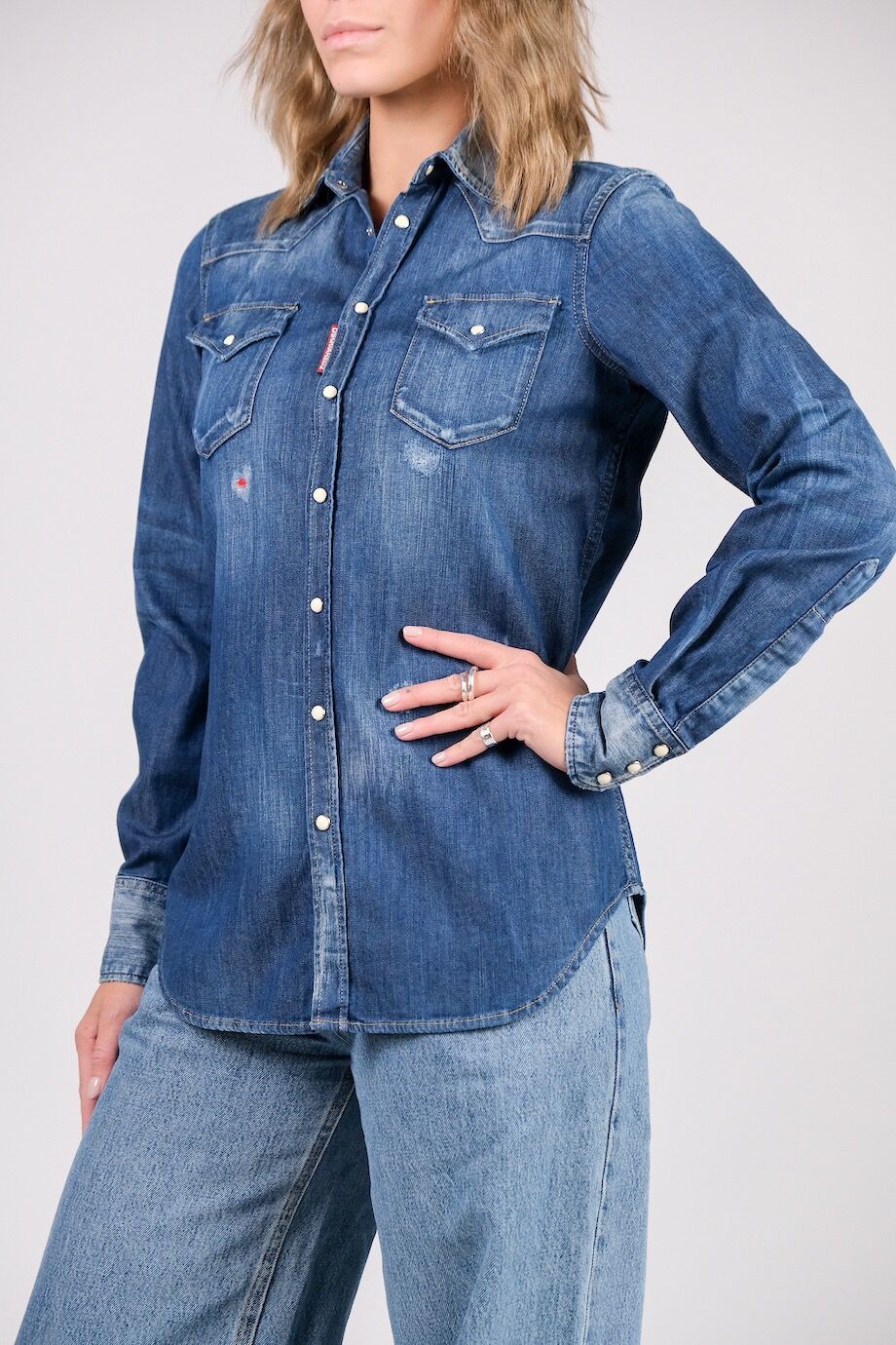 image 2 Джинсовая рубашка темно-синего цвета