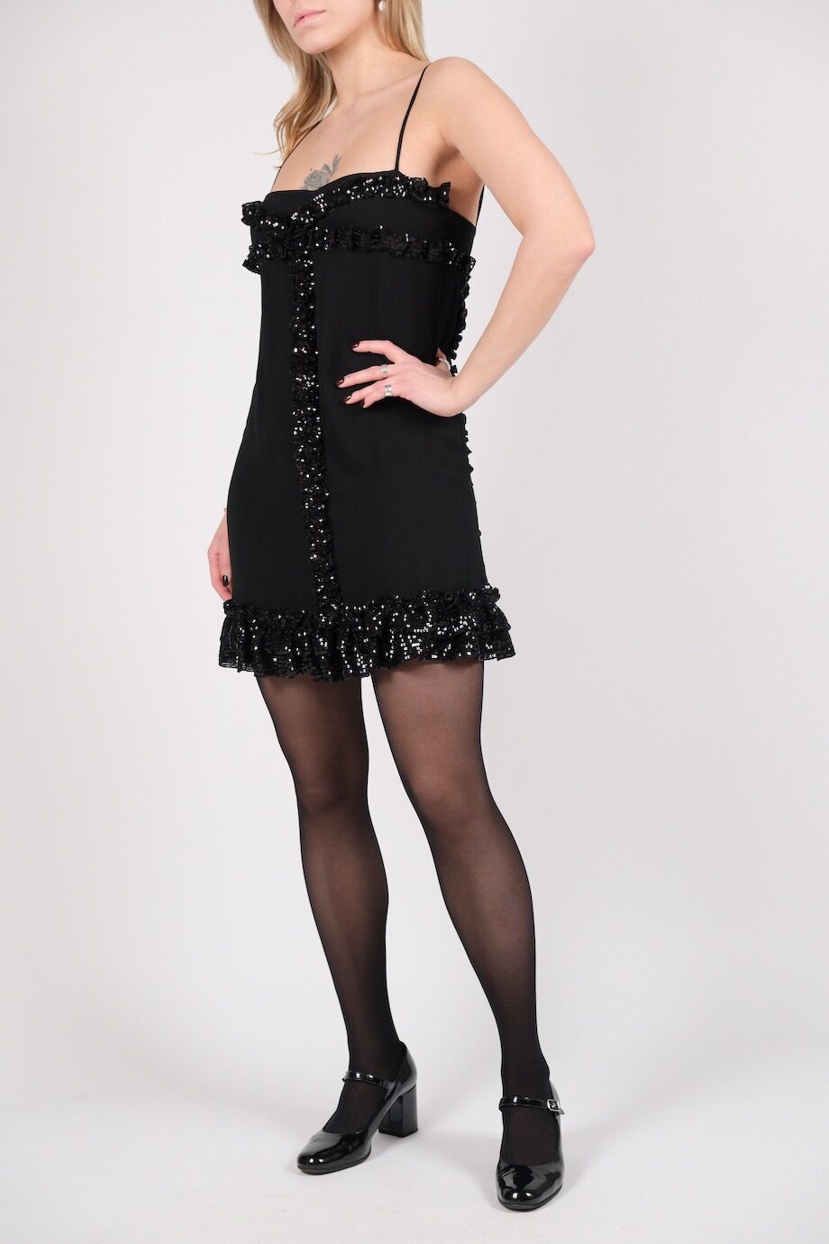 image 2 Шелковое платье черного цвета с воланами из пайеток