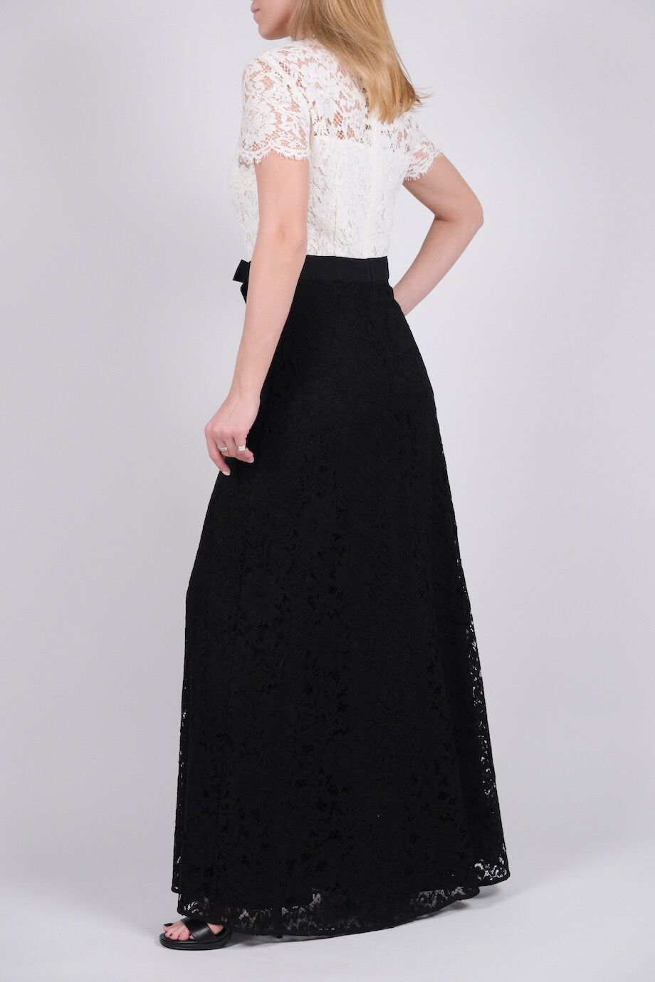 image 3 Платье кружевное черно-белого цвета с декором