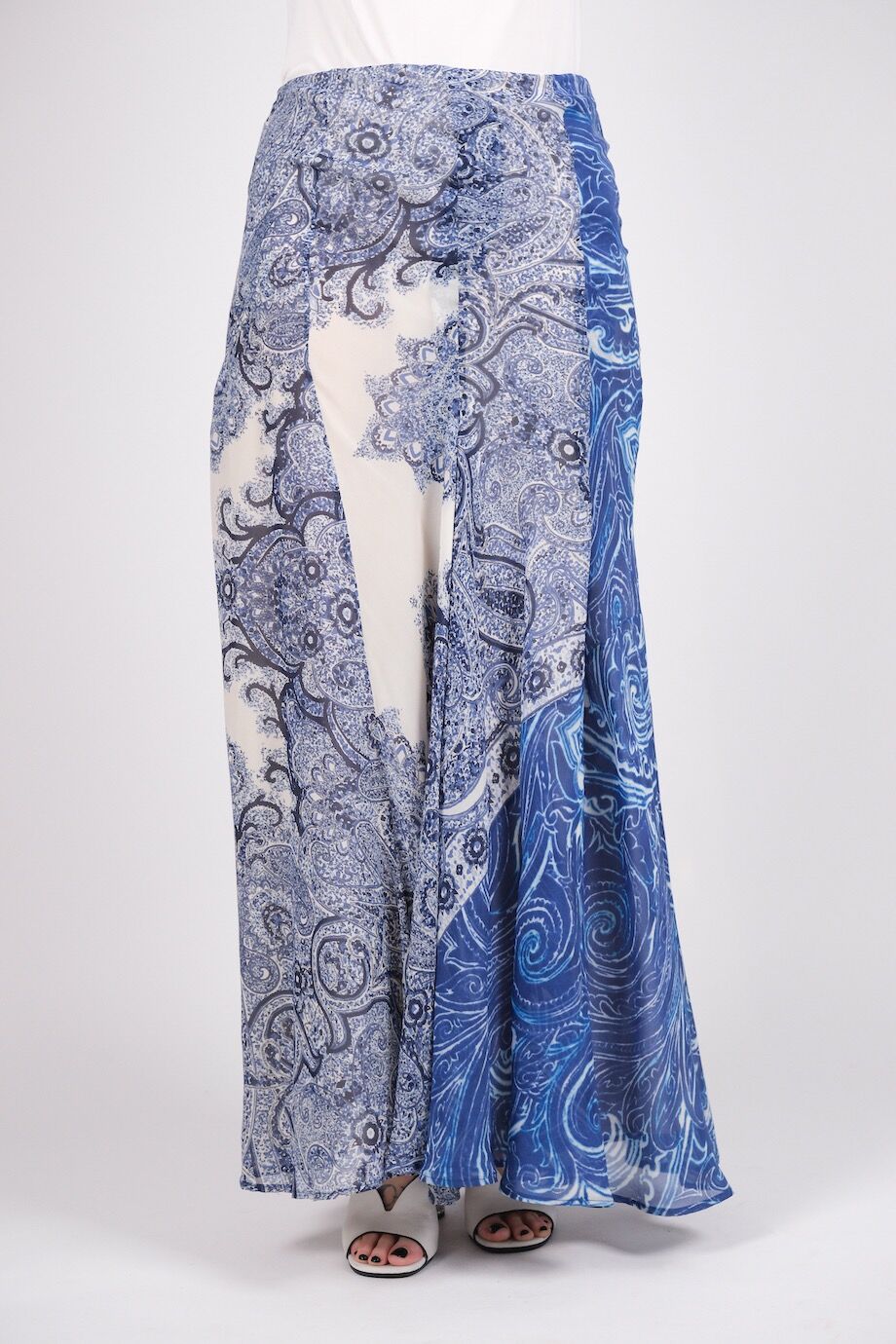 image 2 Шелковая юбка-макси с синим орнаментом