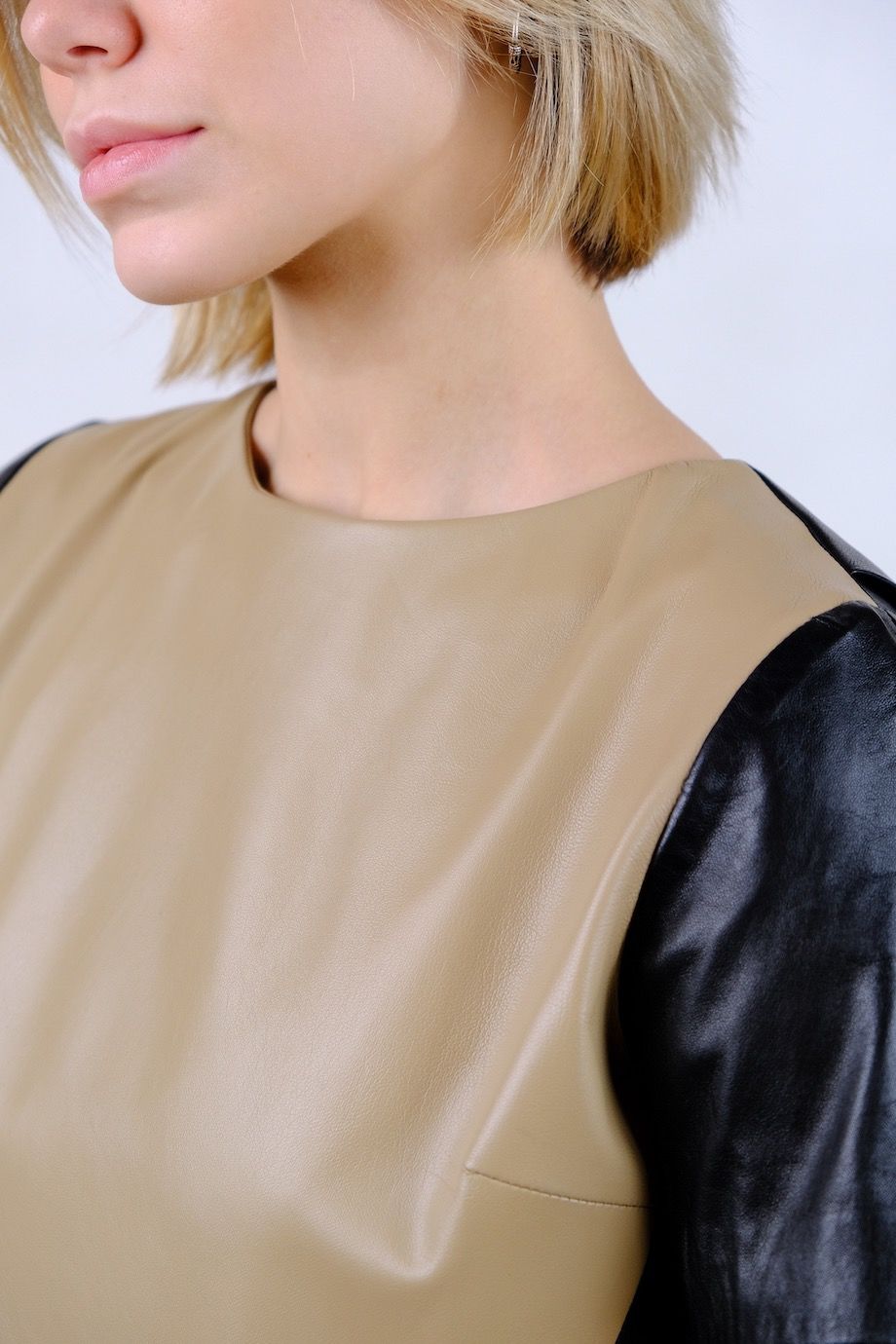 image 4 Блуза с коротким рукавом кожаная