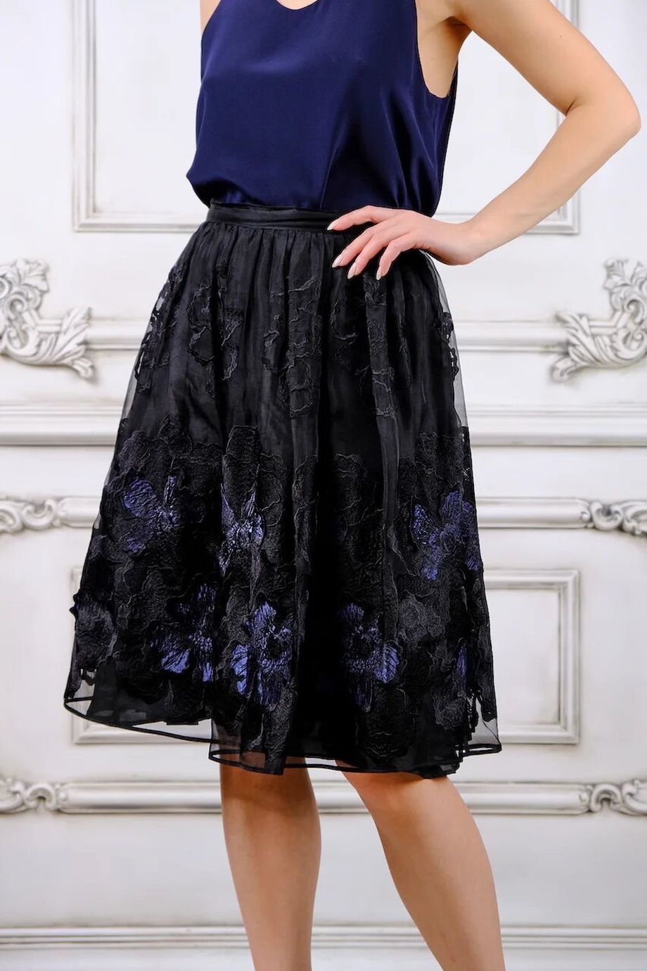 image 4 Шелковая юбка выше колен декорированная кружевом