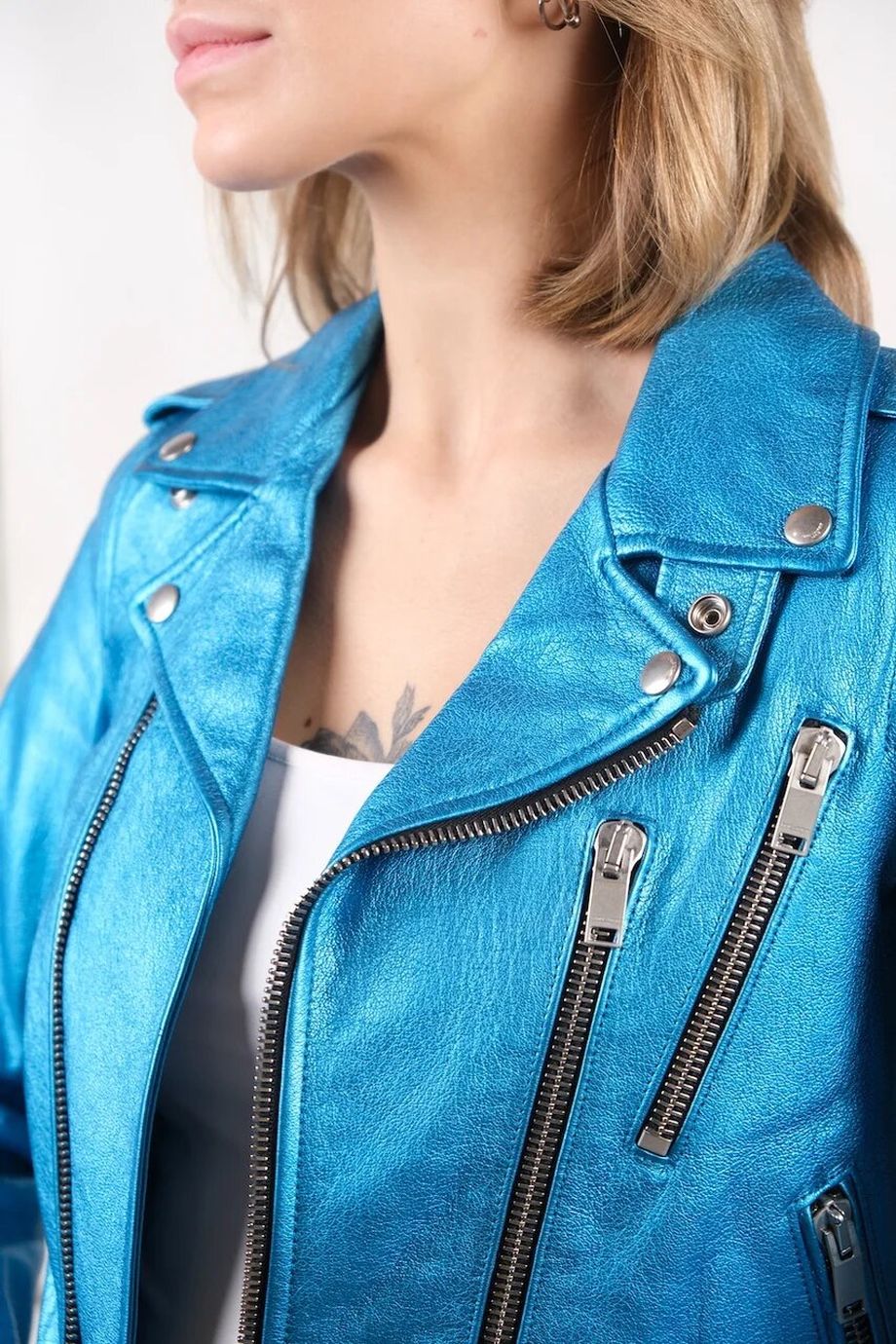 image 3 Кожаная куртка синего цвета