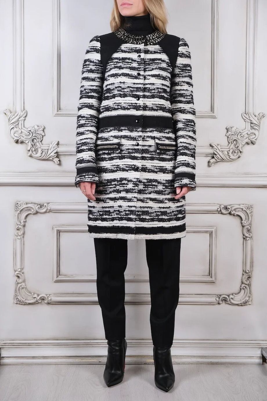 image 1 Пальто черно-белое с декором из бисера