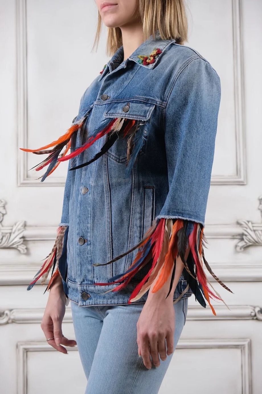 image 2 Джинсовая куртка декорированная перьями