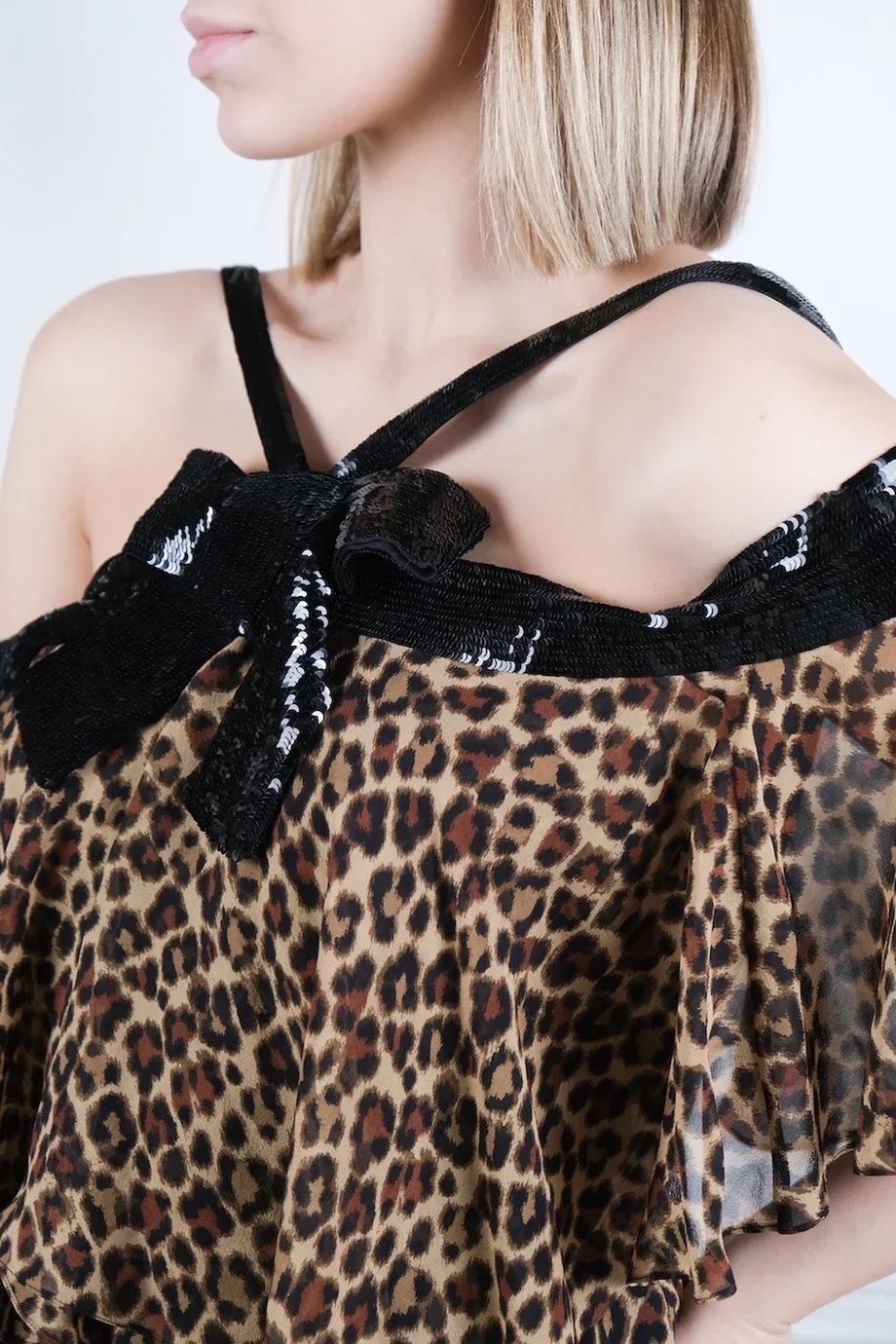 image 4 Платье с открытыми плечами с леопардовым принтом
