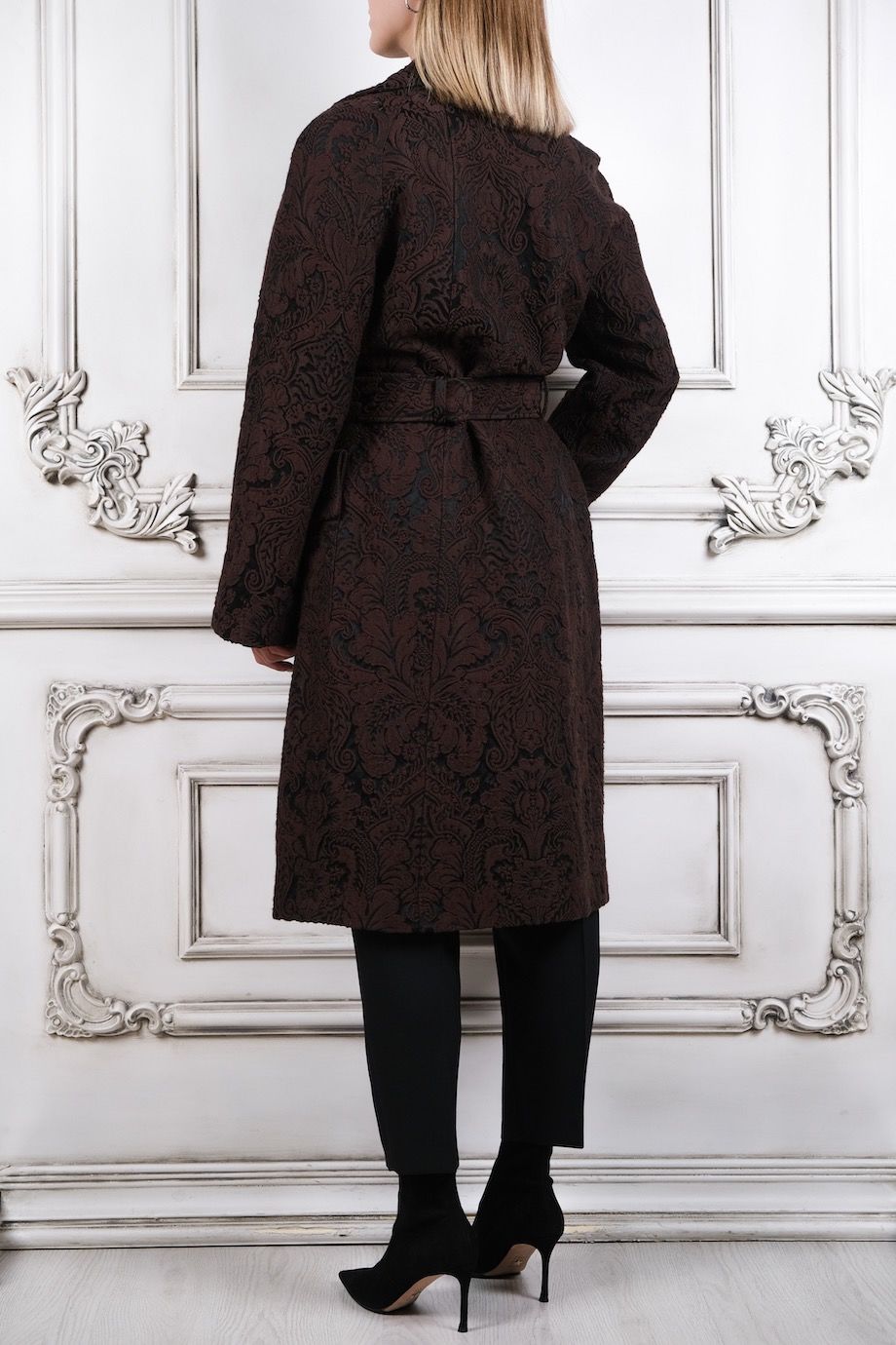image 3 Пальто коричневого цвета с поясом