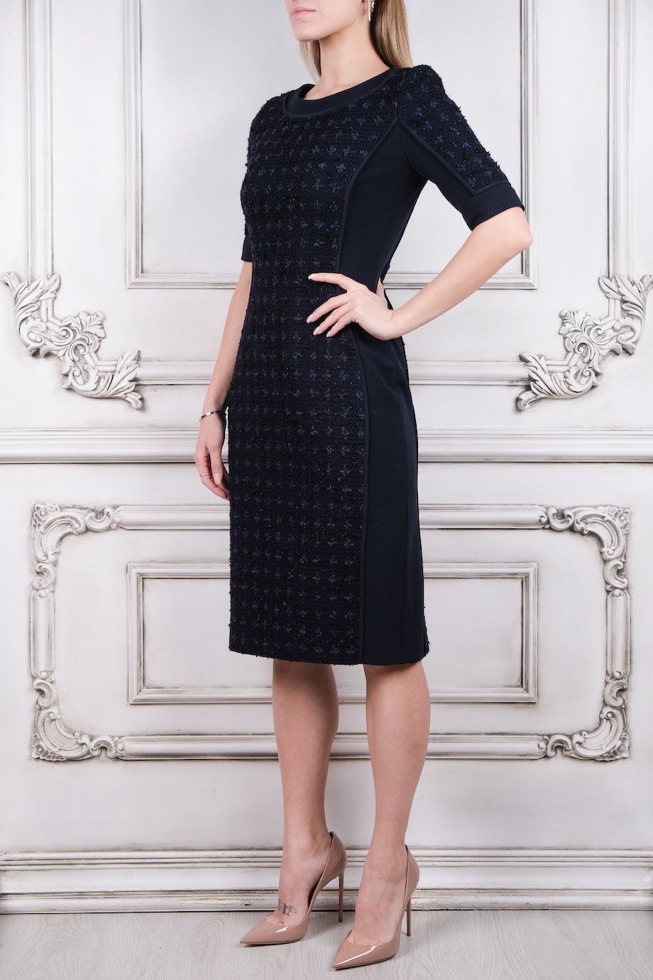 image 2 Комбинированное платье темно-синего цвета с коротким рукавом
