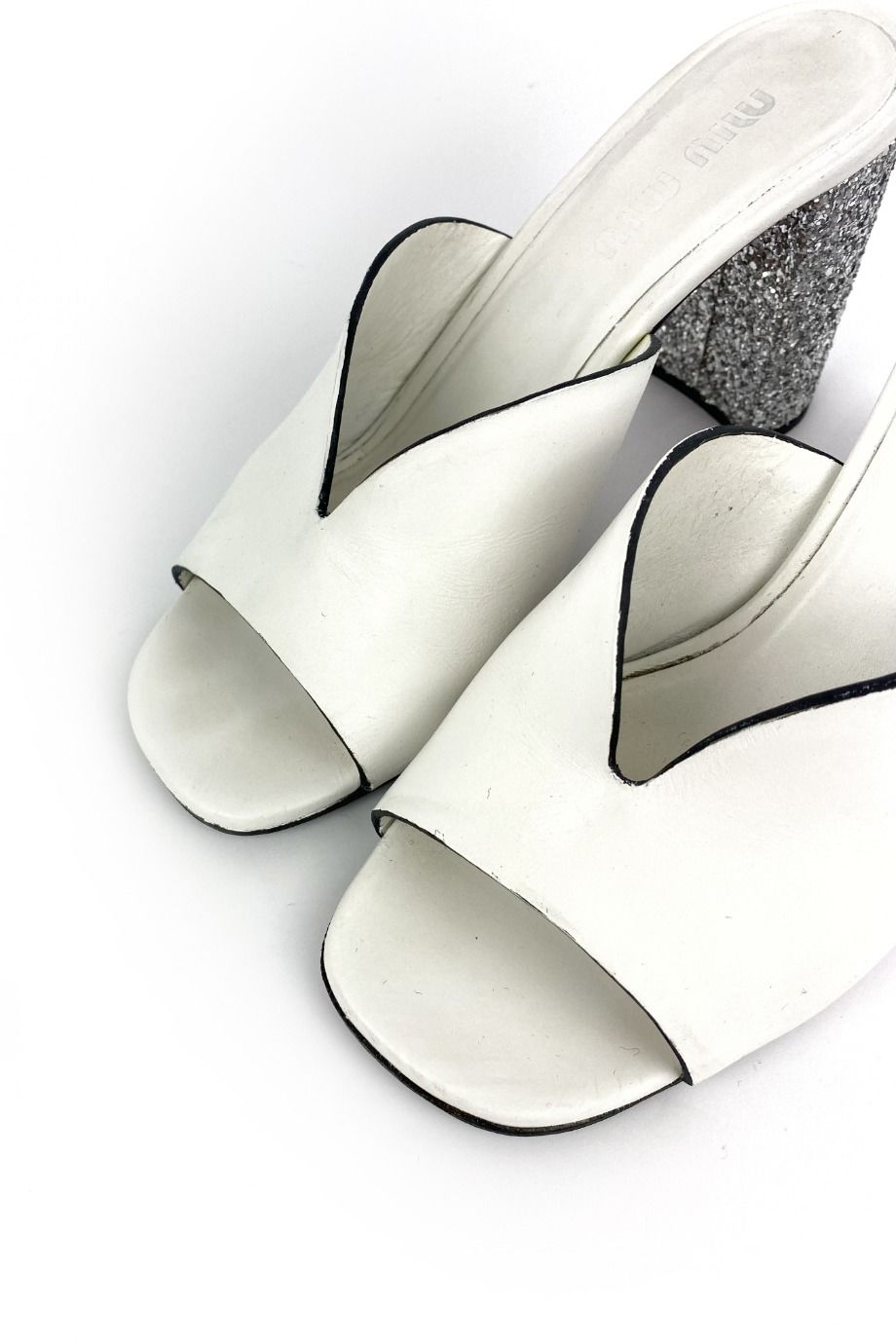 image 3 Мюли белого цвета с глиттером на каблуке