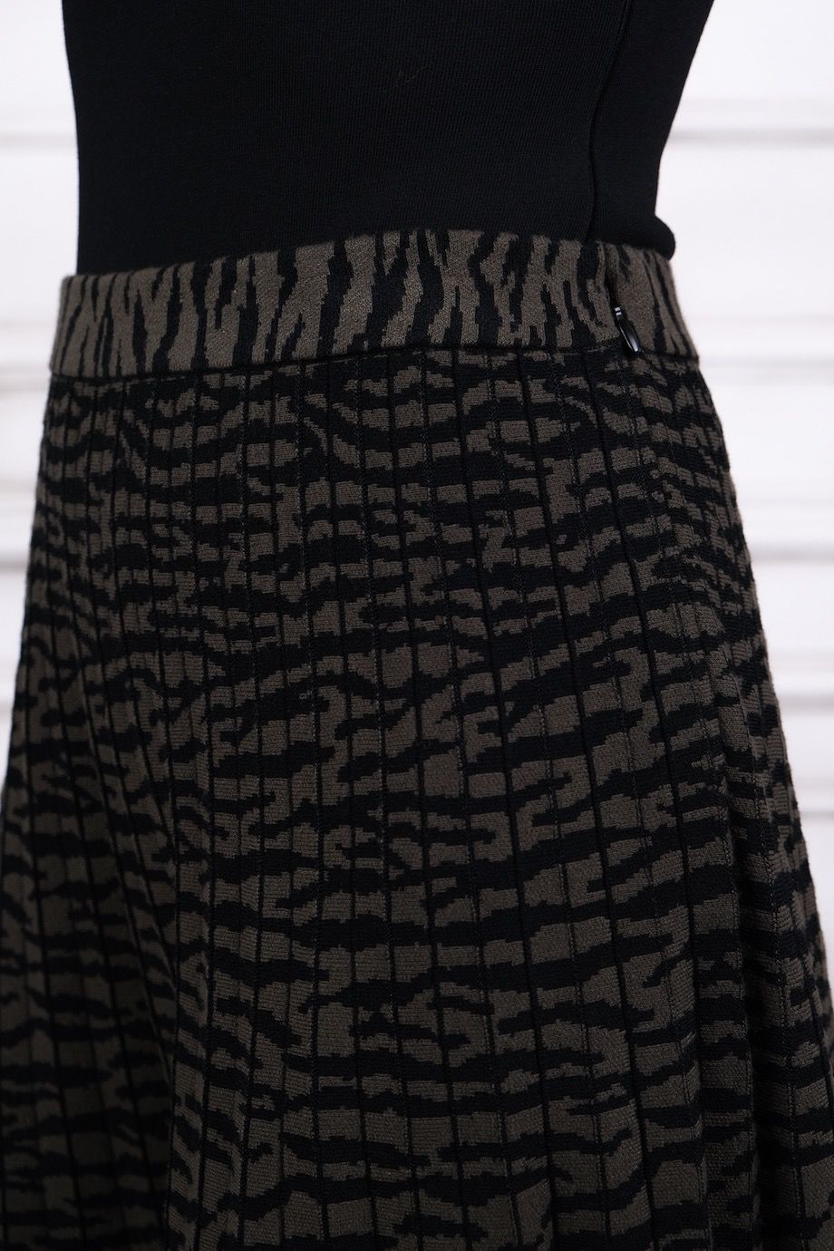 image 5 Трикотажная юбка цвета хаки с принтом
