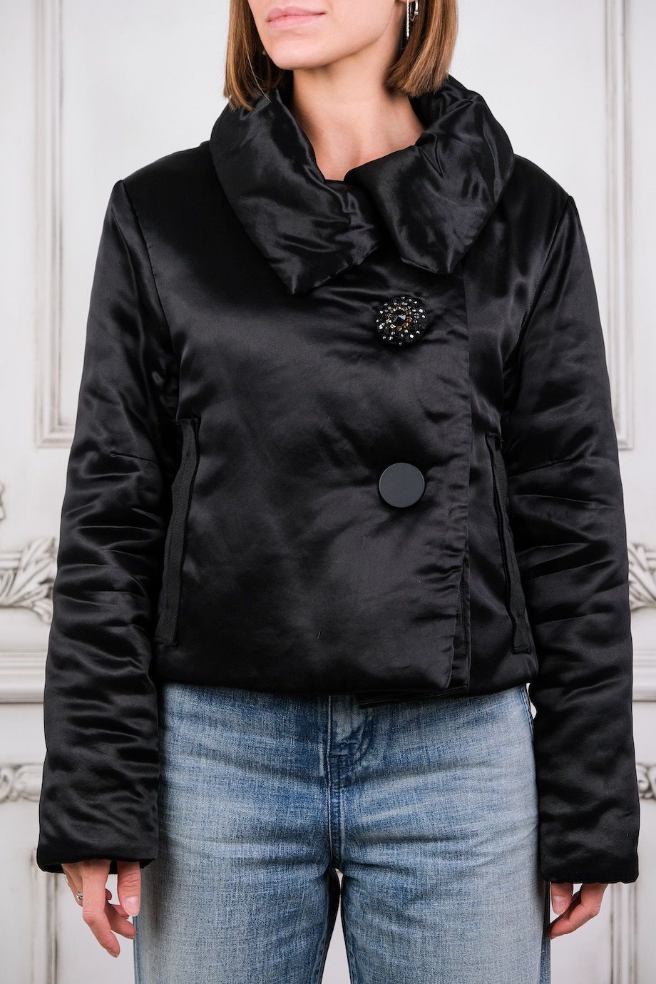 image 1 Атласная куртка черного цвета