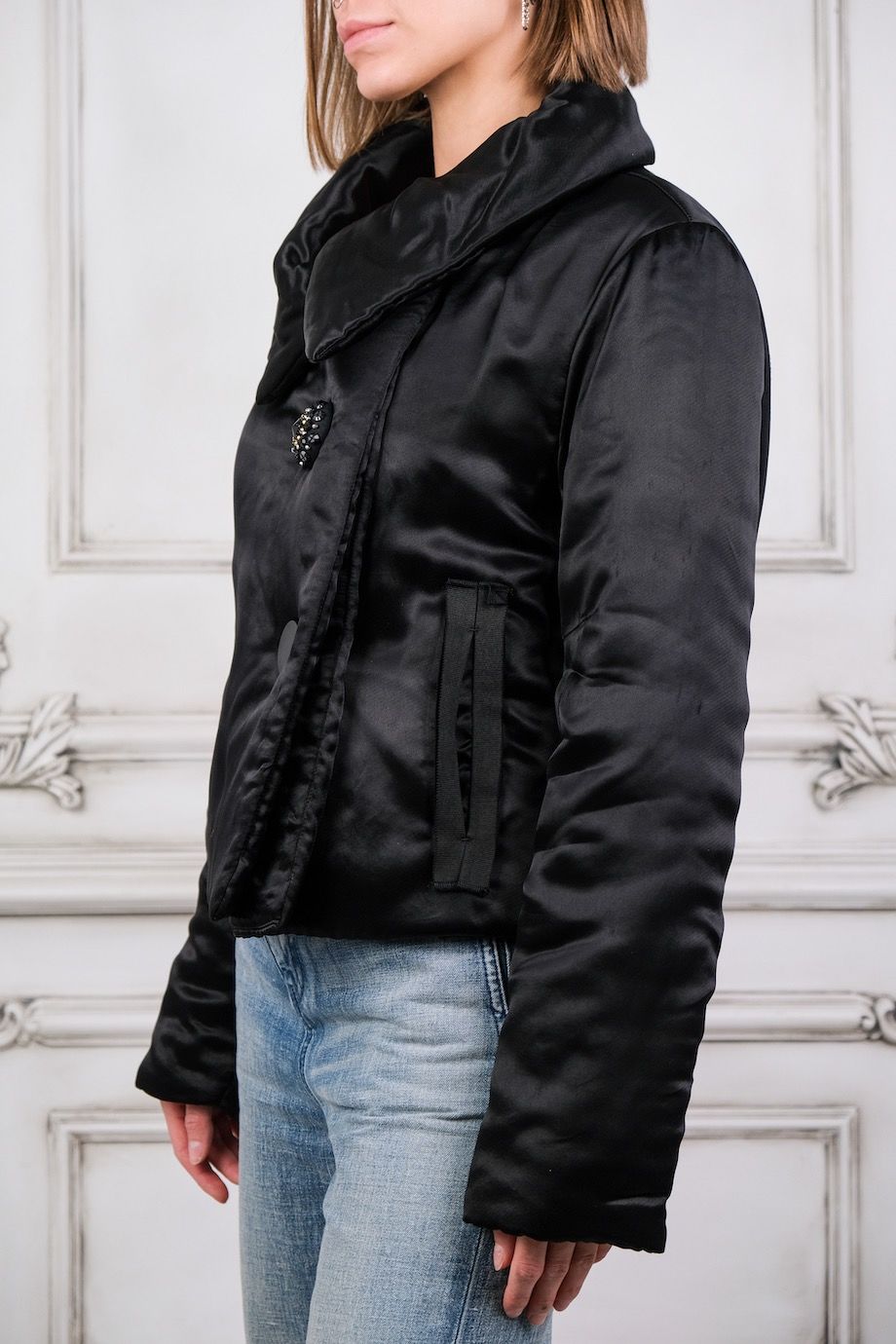 image 2 Атласная куртка черного цвета