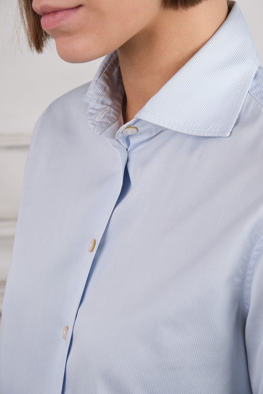 image 4 Рубашка в мелкую голубую полоску