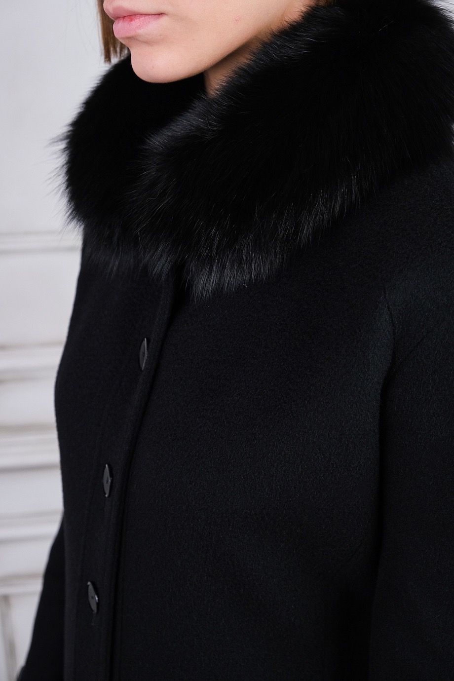image 4 Кашемировое пальто черного цвета с меховым воротом
