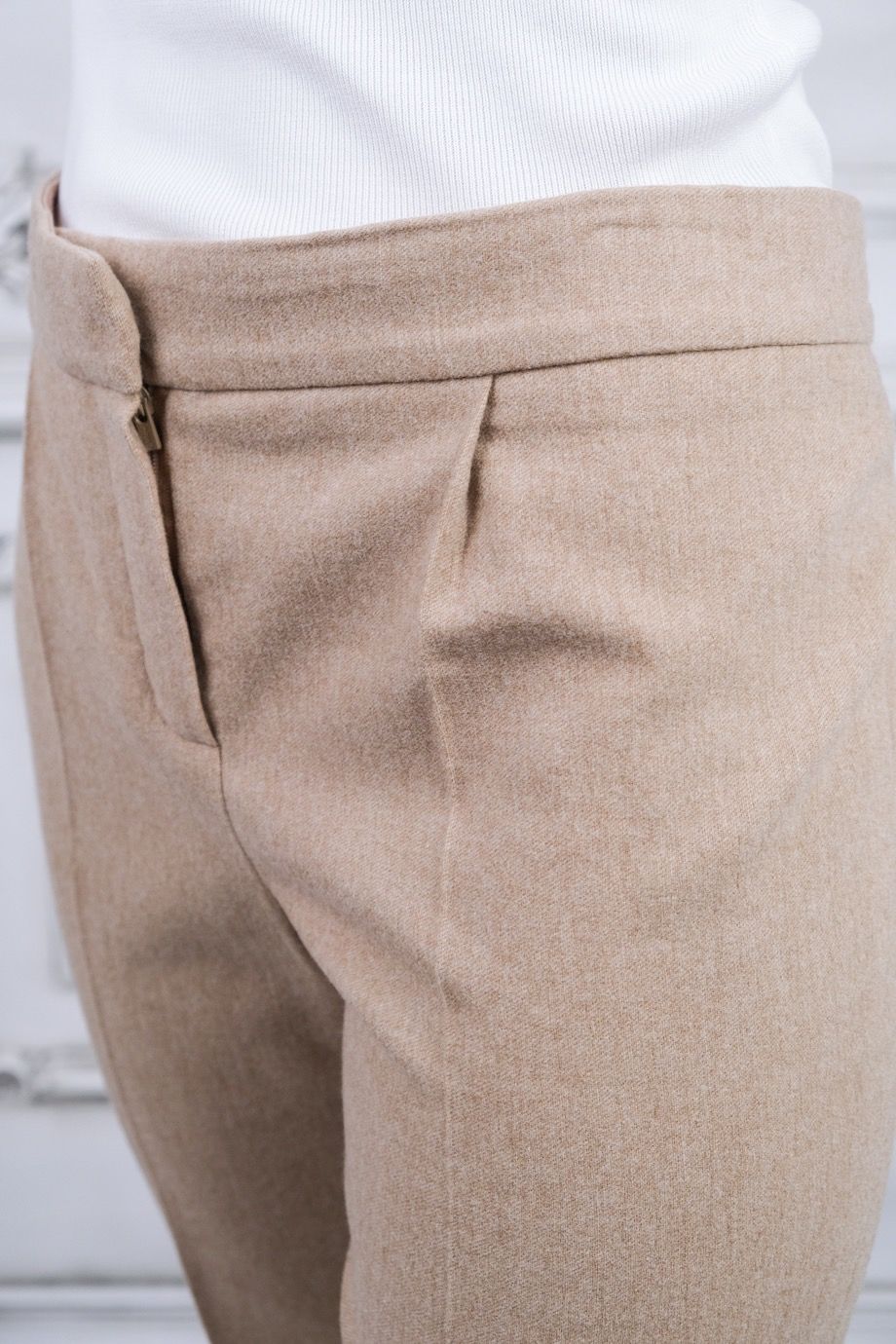image 5 Шерстяные брюки бежевого цвета
