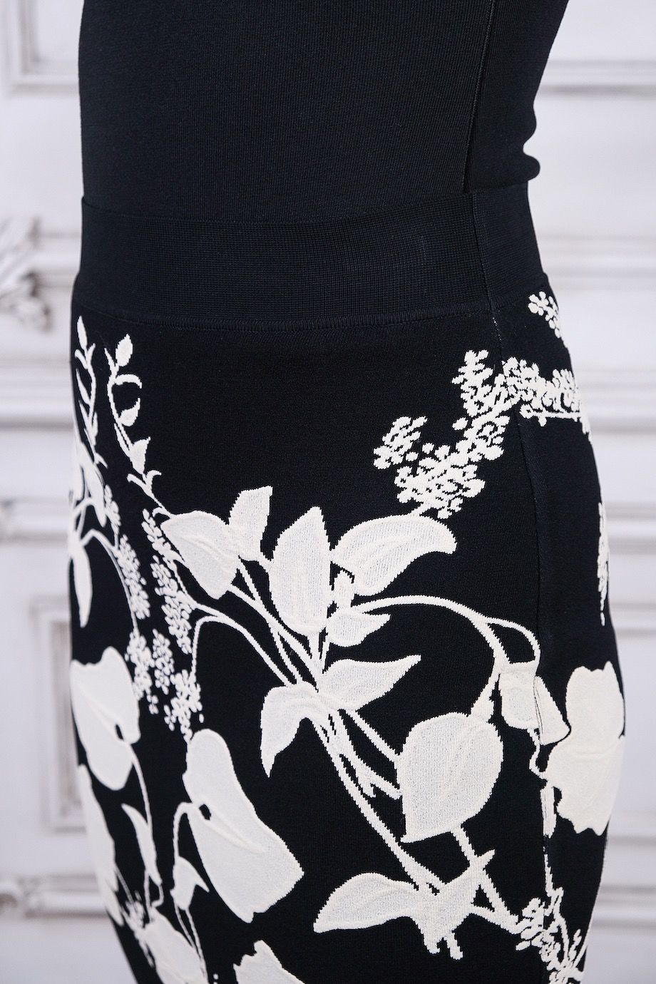 image 5 Трикотажная юбка карандаш чёрного цвета с белым принтом