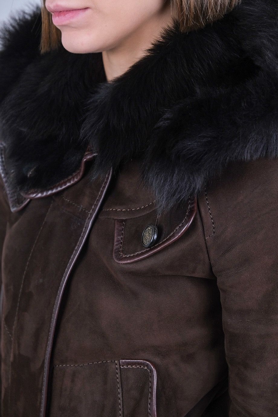 image 4 Замшевая куртка на меху коричневого цвета