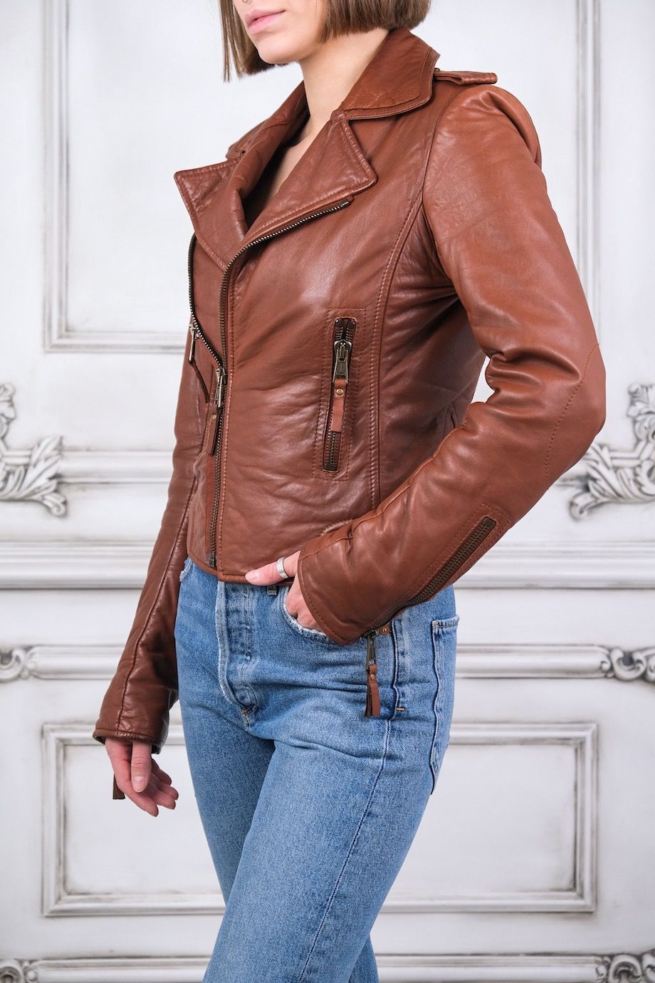 image 2 Кожаная куртка коричневого цвета