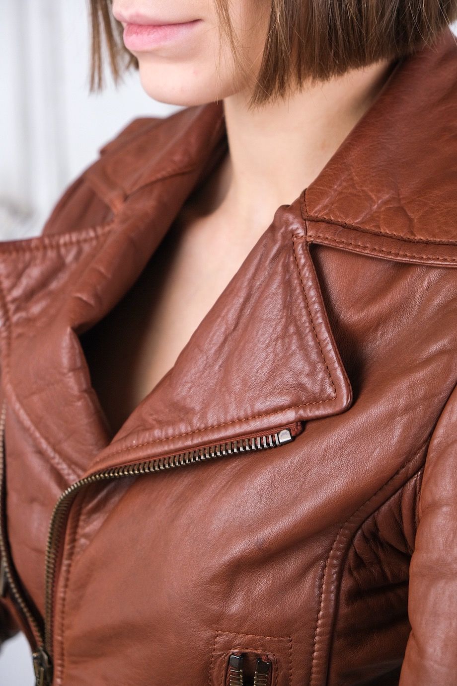 image 4 Кожаная куртка коричневого цвета