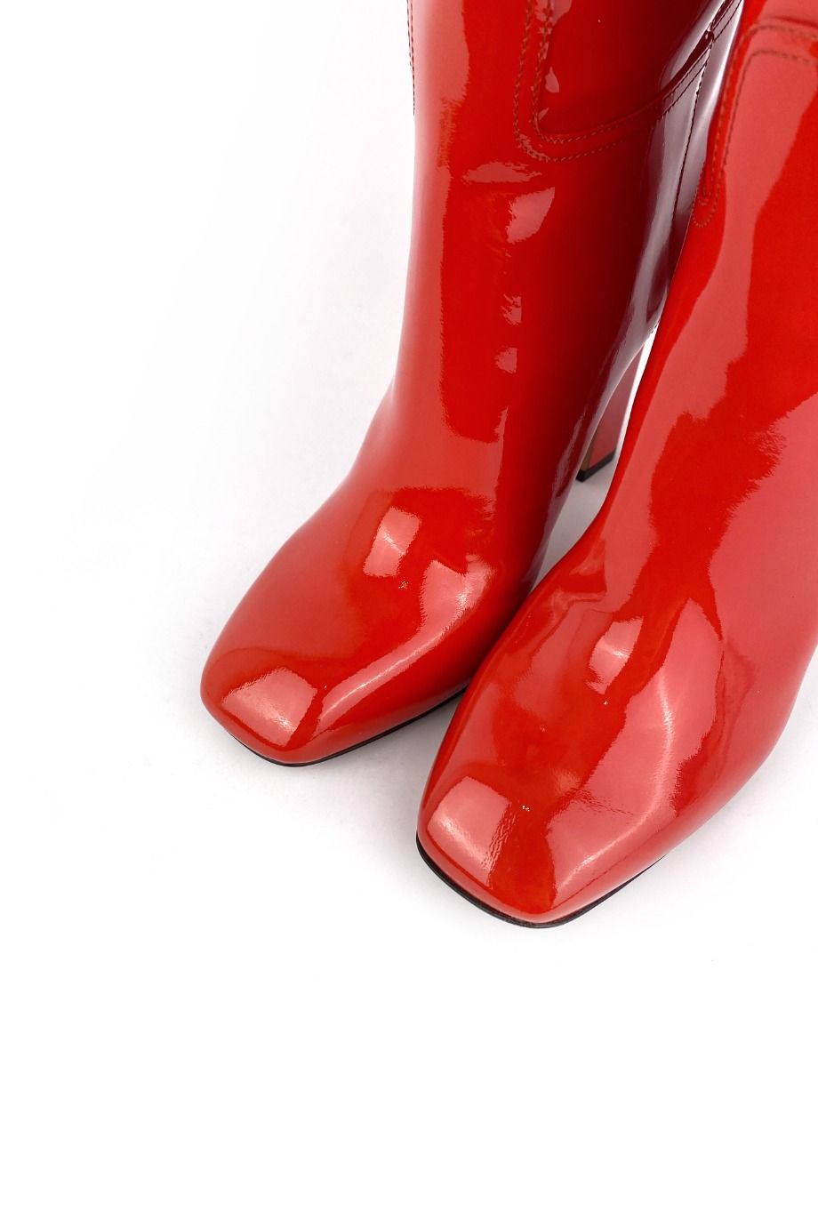 image 3 Лаковые сапоги на устойчивом каблуке красного цвета