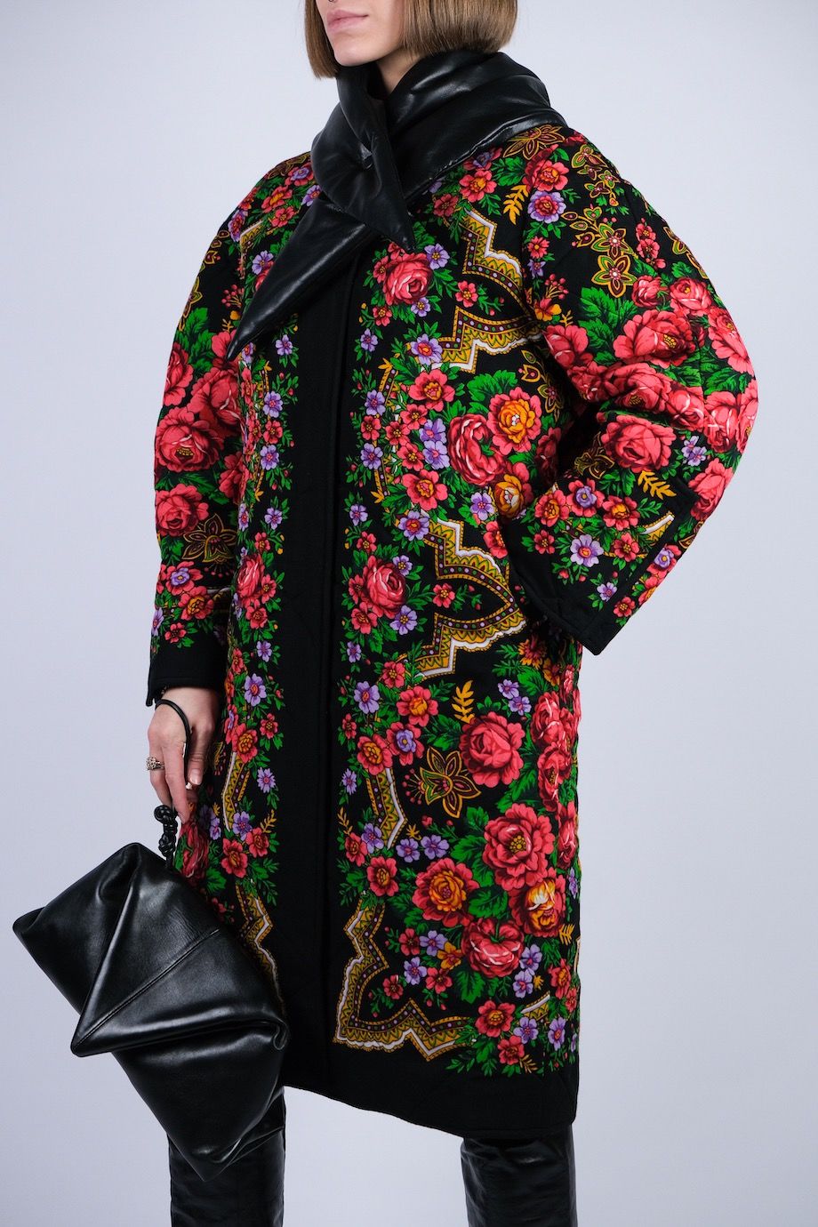 image 4 Пальто чёрного цвета с цветочным принтом