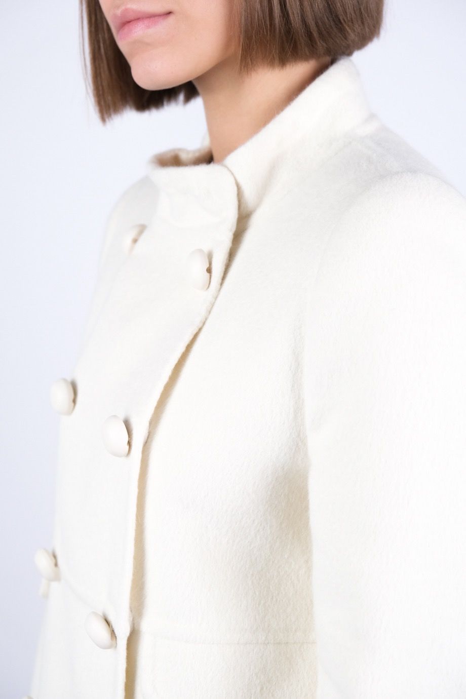 image 4 Пальто белого цвета на пуговицах