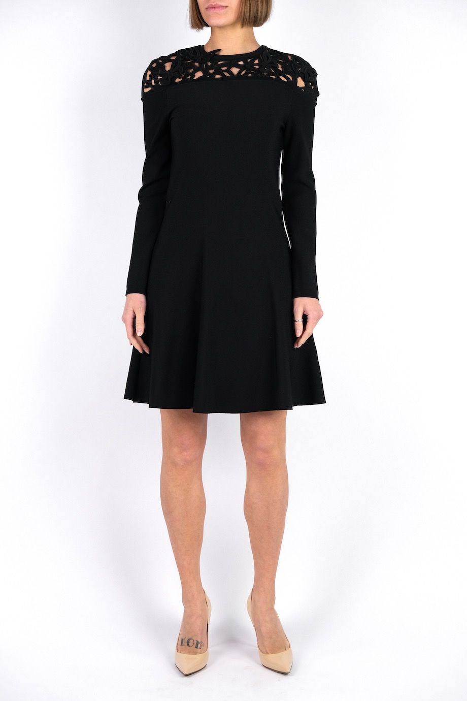 image 1 Трикотажное платье черного цвета с кружевом на плечах