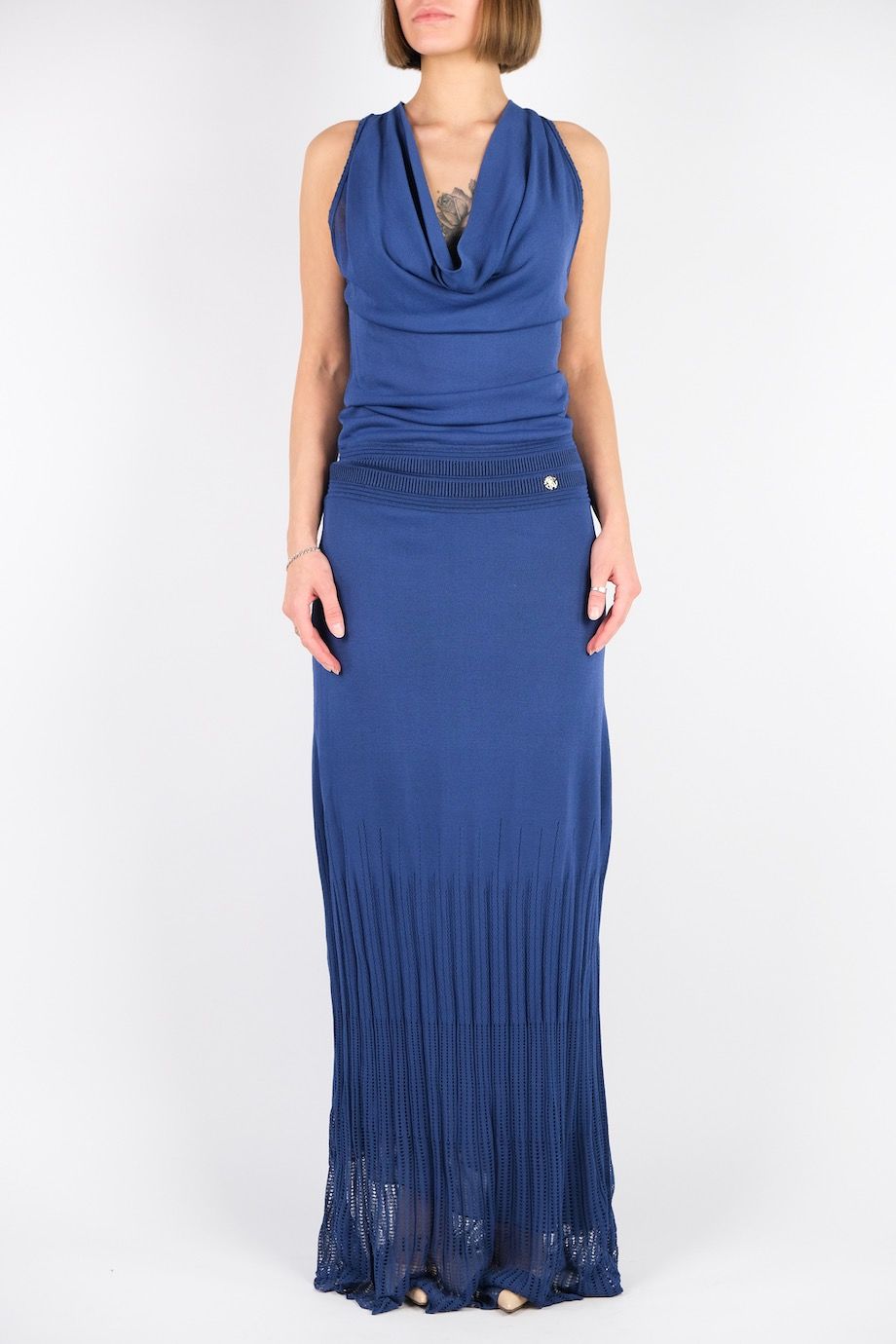 image 1 Трикотажное платье в пол синего цвета без рукавов