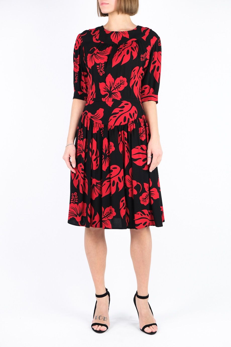 image 1 Платье черного цвета с красным цветочным принтом