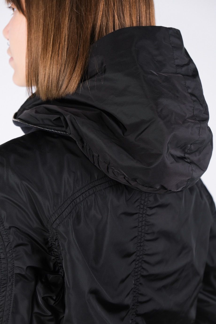 image 5 Куртка чёрного цвета с трикотажными вставками