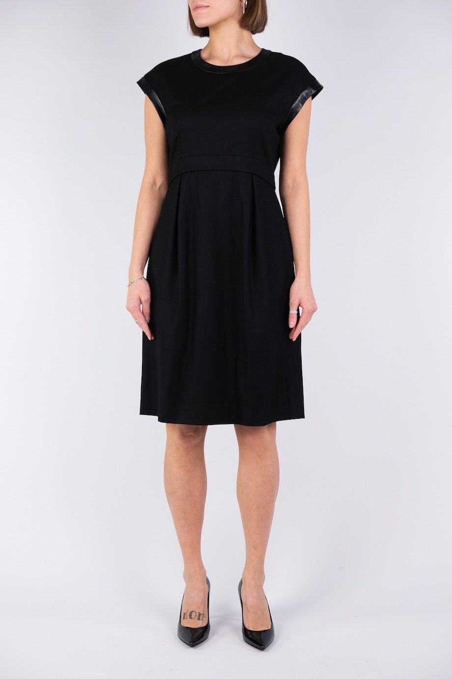 image 1 Платье черного цвета с кожаными вставками