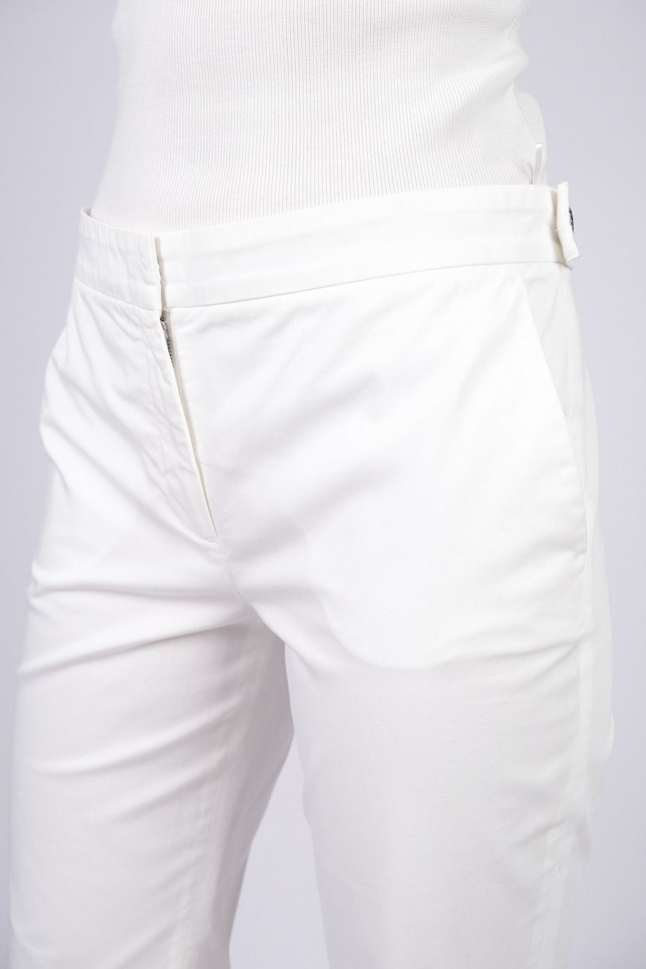 image 5 Укороченные брюки белого цвета