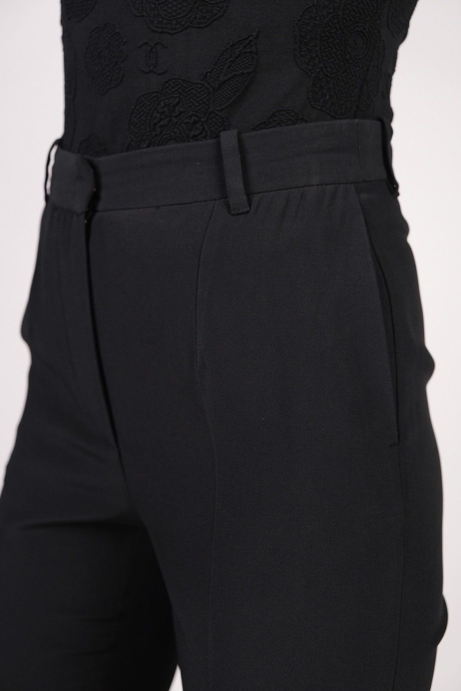 image 5 Укороченные брюки черного цвета со стрелками