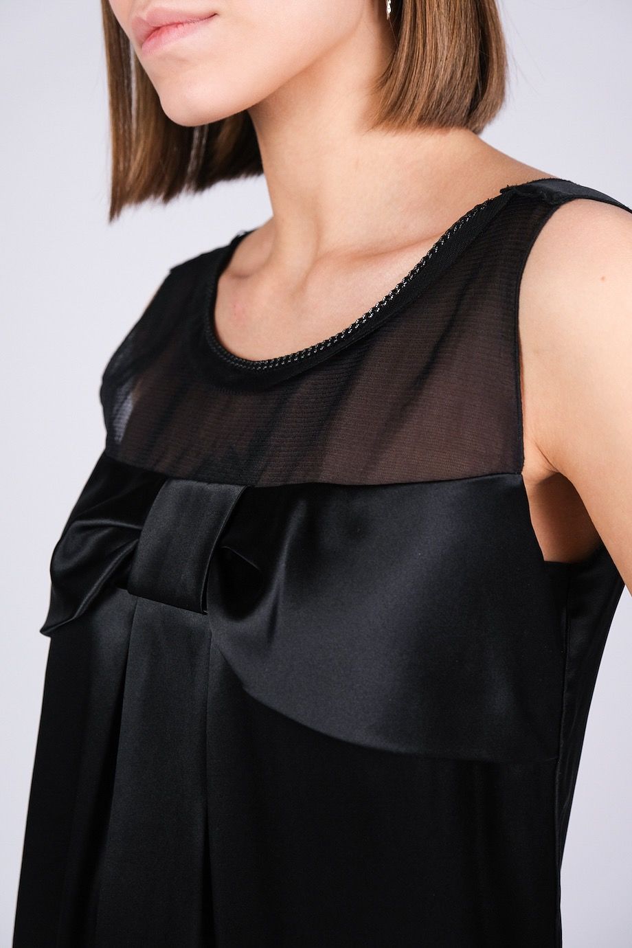 image 4 Шелковое черное платье с бантом