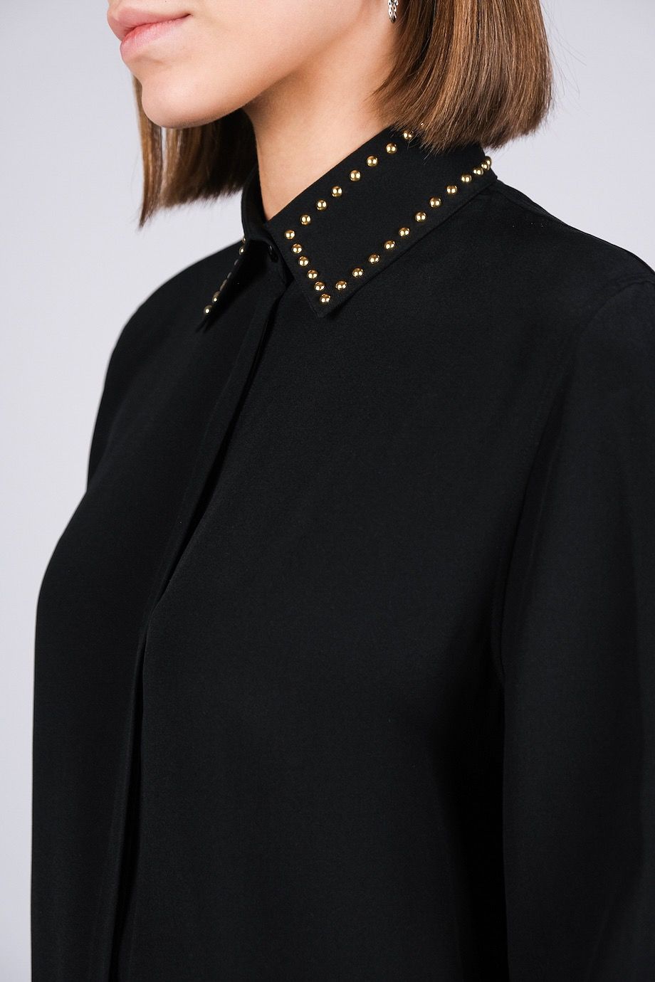 image 4 Блуза чёрного цвета с декором на воротнике