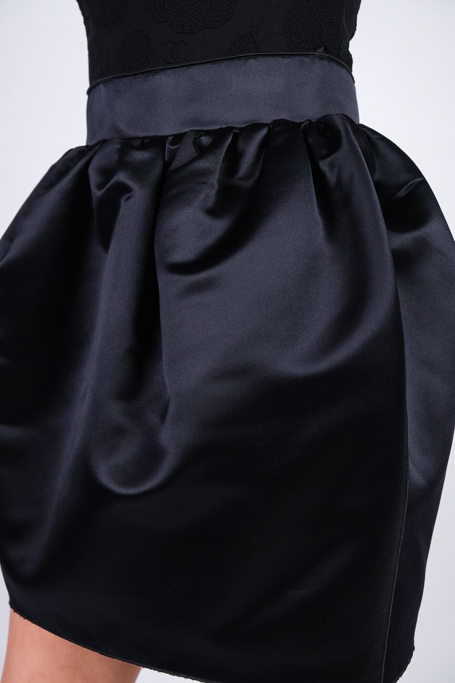 image 5 Сатиновая юбка чёрного цвета