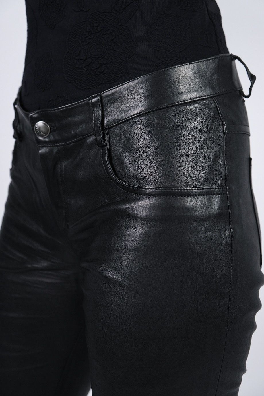image 5 Кожаные брюки-клеш черного цвета