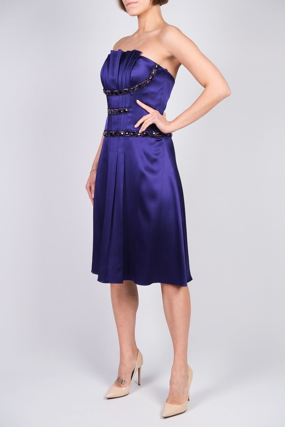 image 2 Платье фиолетового цвета без бретелей с декором