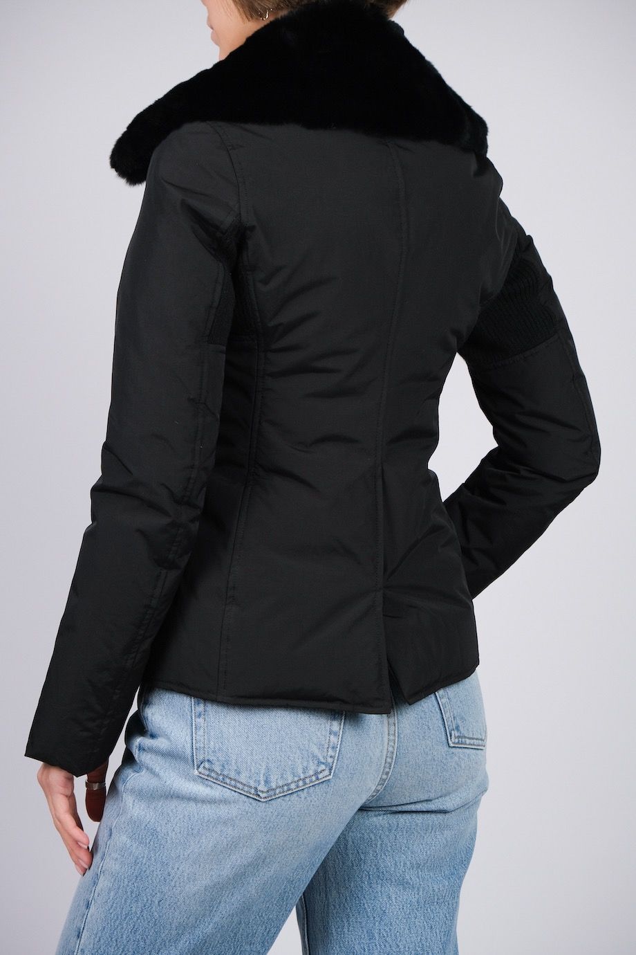 image 3 Куртка чёрного цвета с меховым воротником