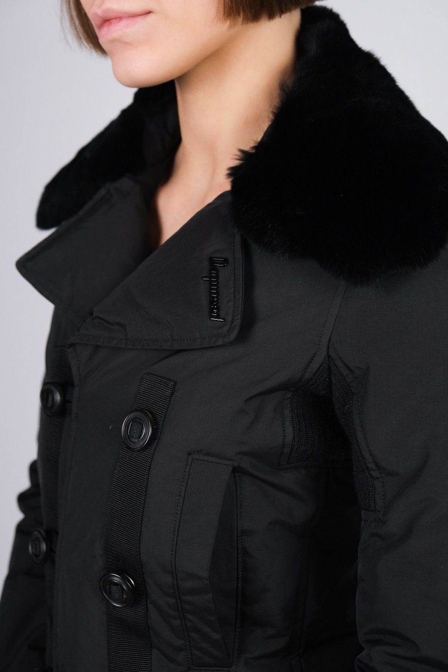 image 4 Куртка чёрного цвета с меховым воротником