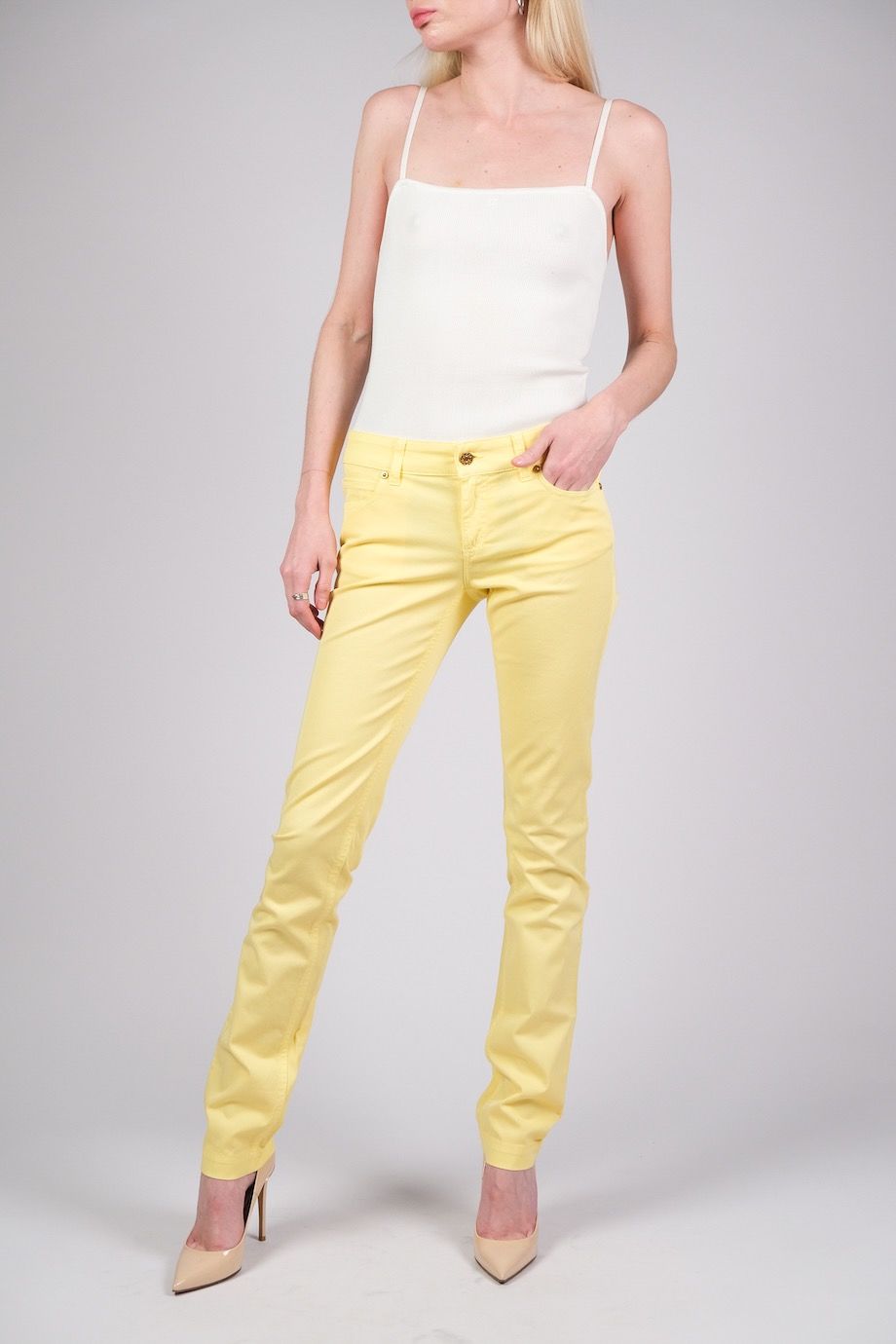 image 1 Зауженные джинсы желтого цвета