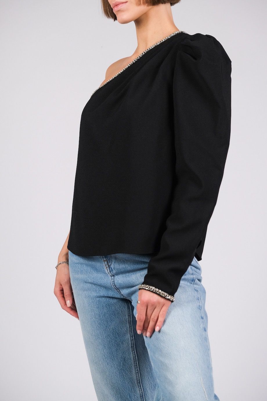image 3 Блуза чёрного цвета на одно плечо с декором