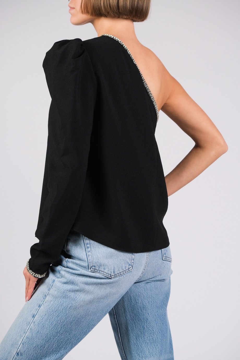 image 4 Блуза чёрного цвета на одно плечо с декором