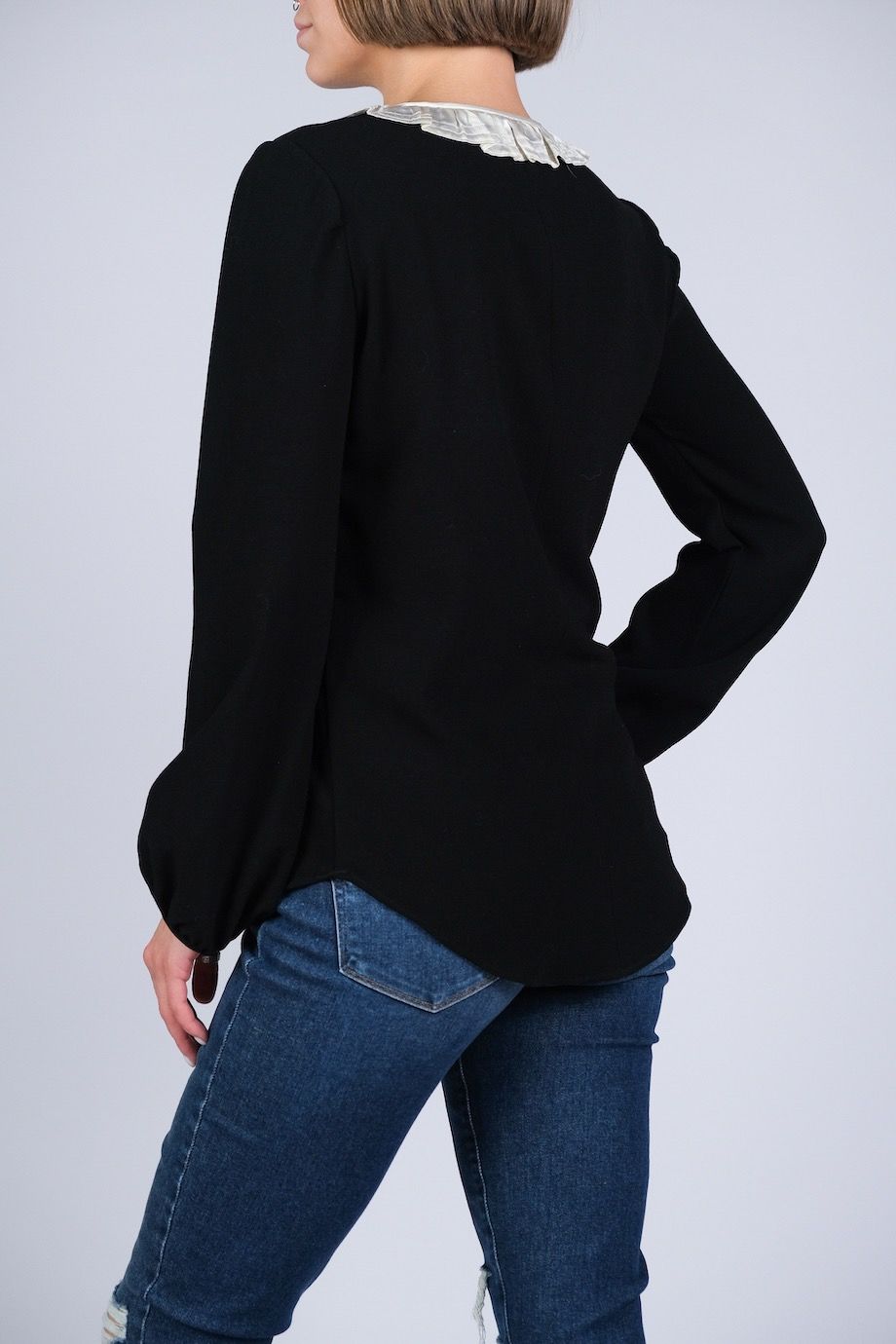 image 4 Блуза черного цвета с белым воротничком
