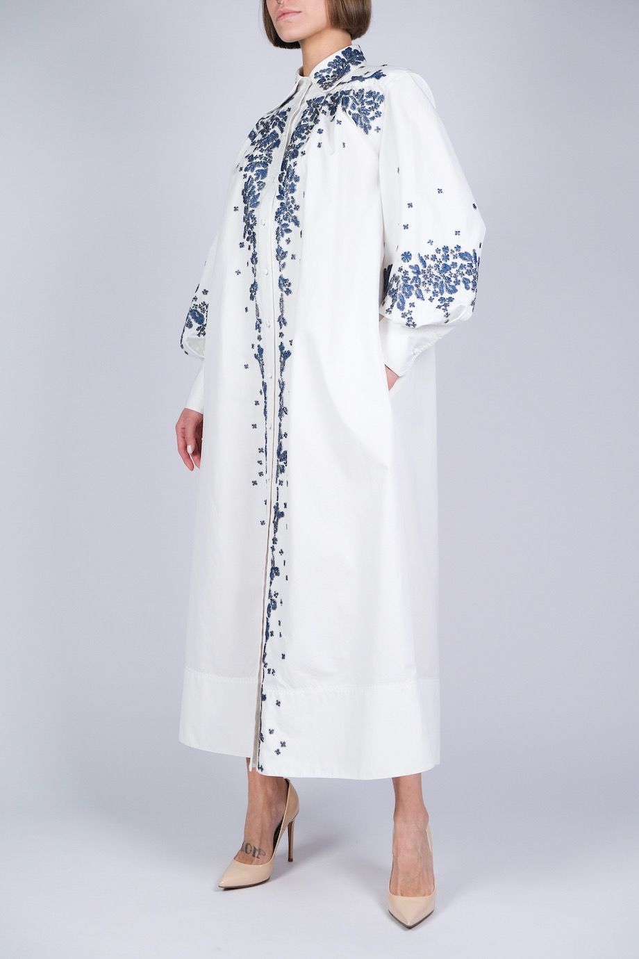 image 2 Платье белого цвета расшитое бисером