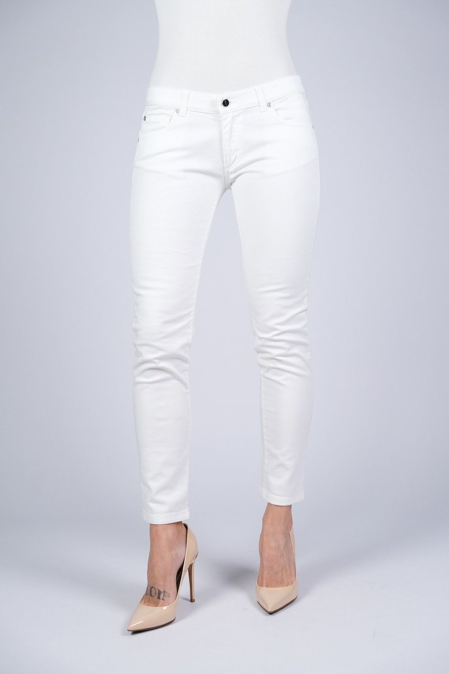 image 2 Зауженные джинсы белого цвета