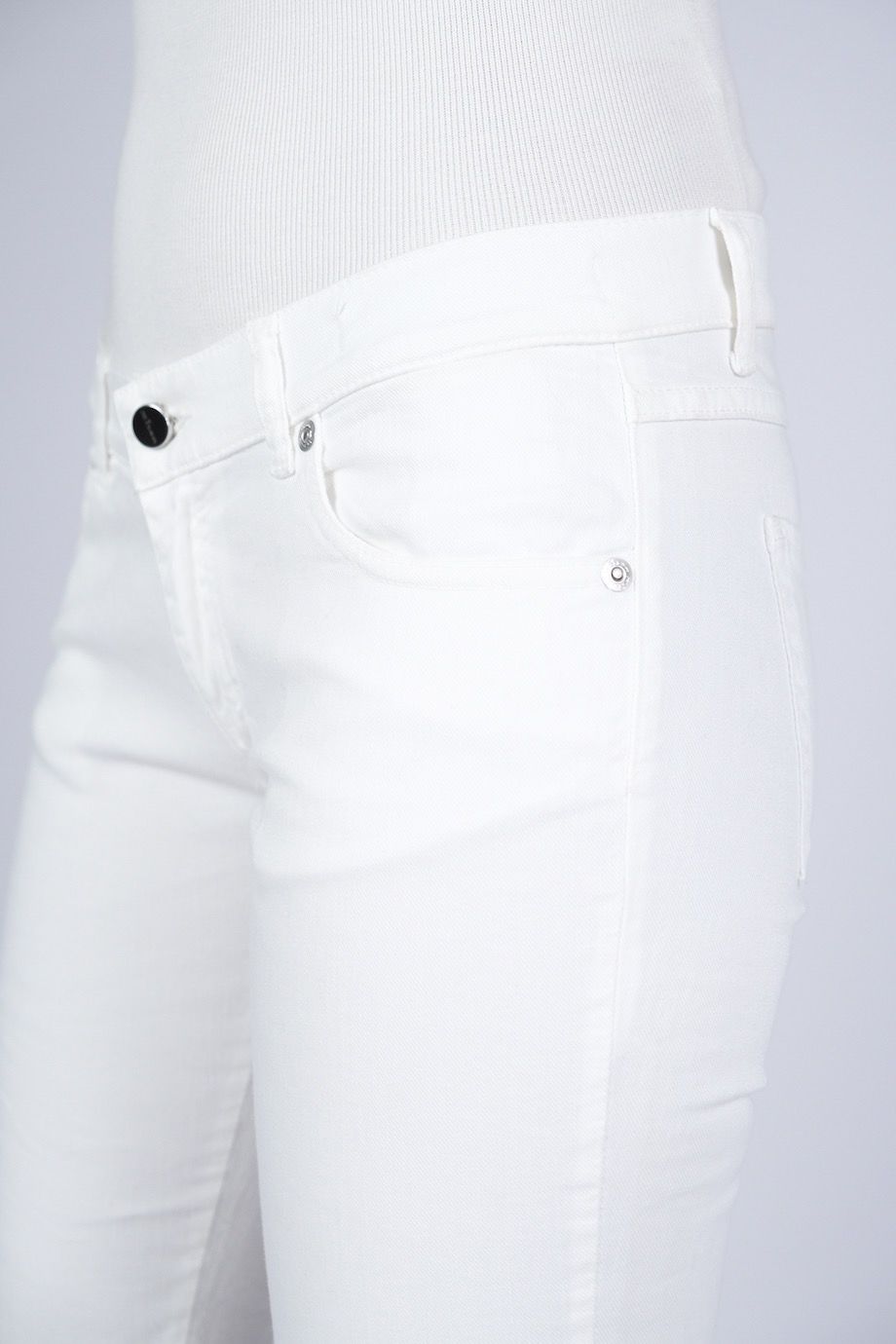 image 5 Зауженные джинсы белого цвета