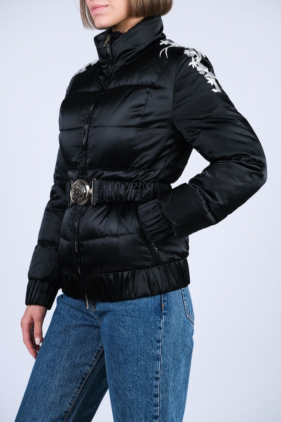 image 2 Куртка черного цвета с вышивкой и поясом