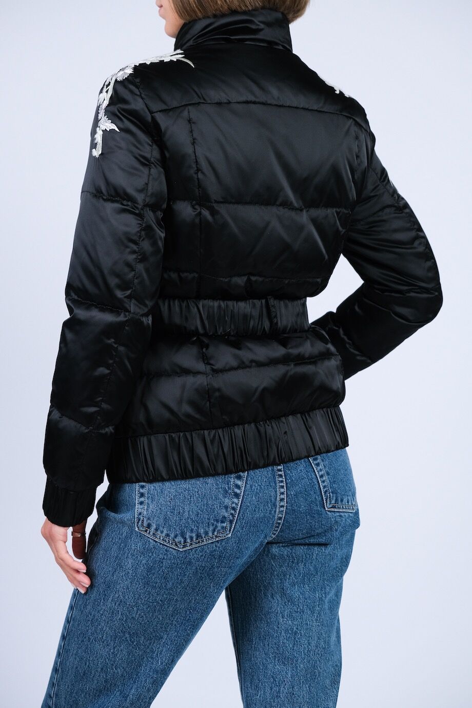 image 3 Куртка черного цвета с вышивкой и поясом