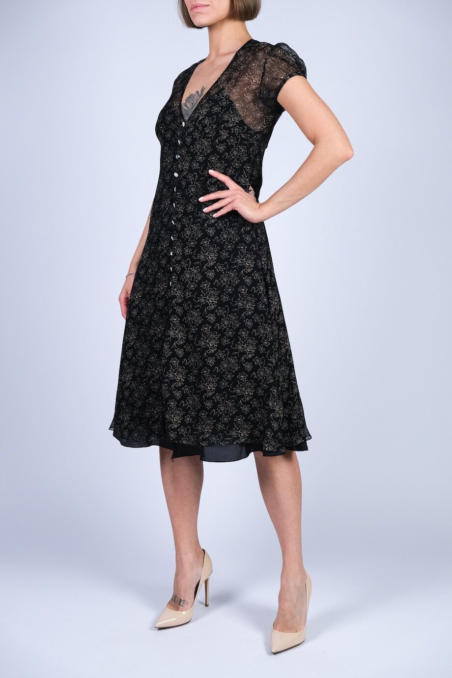 image 2 Шелковое платье черного цвета в цветочек